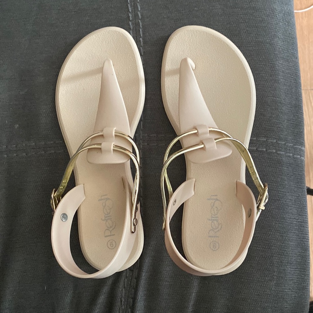 Women’s sandals size 9